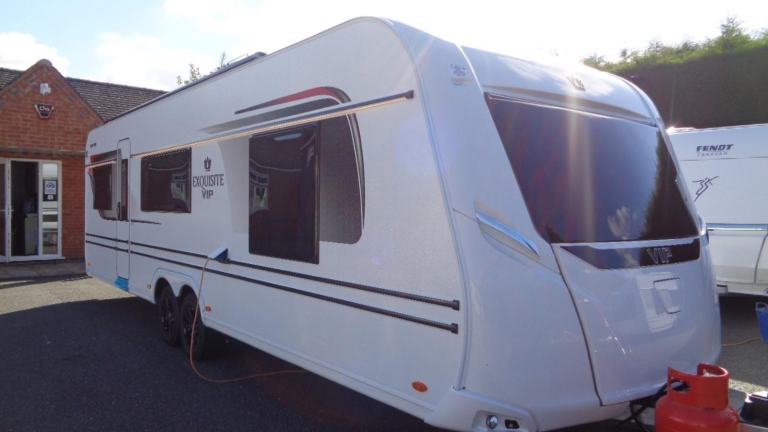 LMC 695 Vip Exquisit BRAND NEW,5 BERTH,FIXED  ISLAND BED CARAVAN. 2026