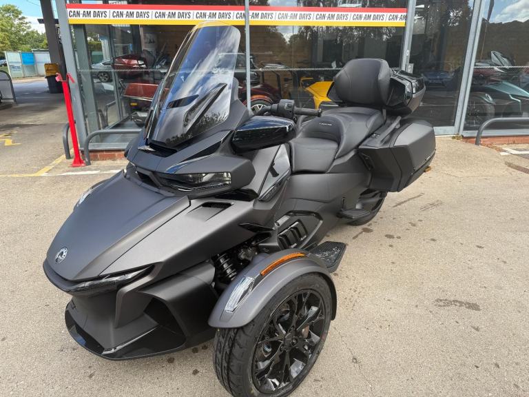 2026 Can-Am Spyder RT Limited 1330cc 6 speed semiauto trike Carbon Black