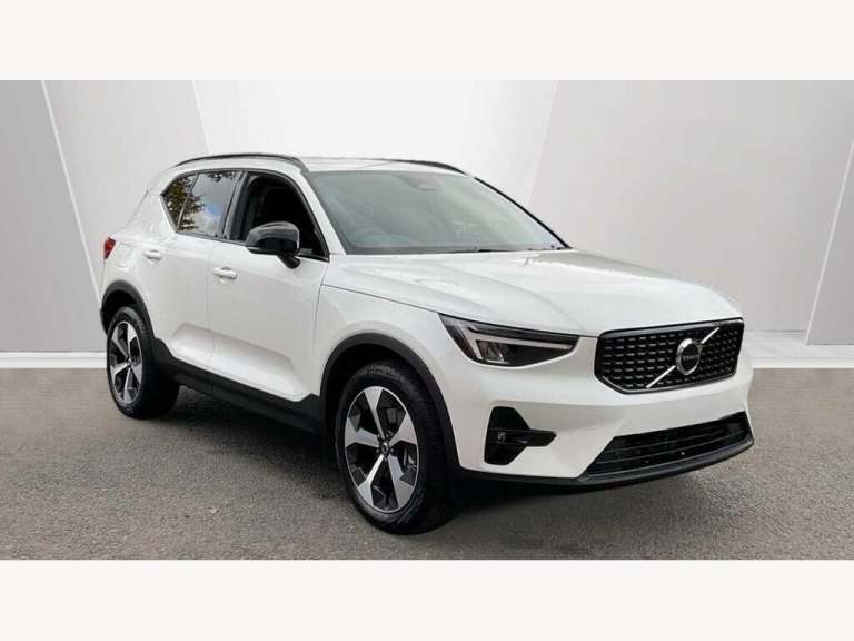 2026 Volvo XC40 2.0 B3P Plus Dark 5dr Auto ESTATE PETROL Automatic