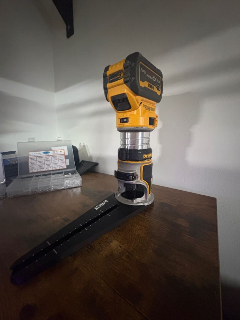 DEWALT Palm router attachment for circle jigs 