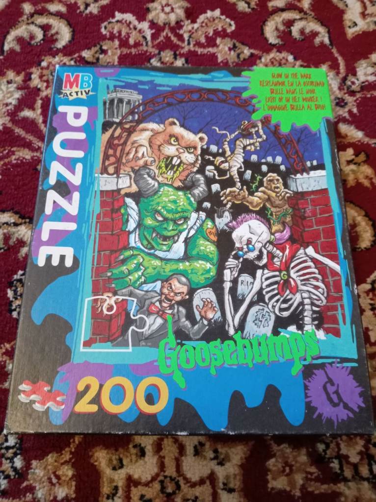 Goosebumps jigsaw puzzle 200 piece Glow in the Dark 