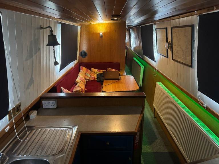 1 dbl bed + 1 small bed dbl, flat / Studio Rental Paddington (canal boat narrowboat liveaboard)