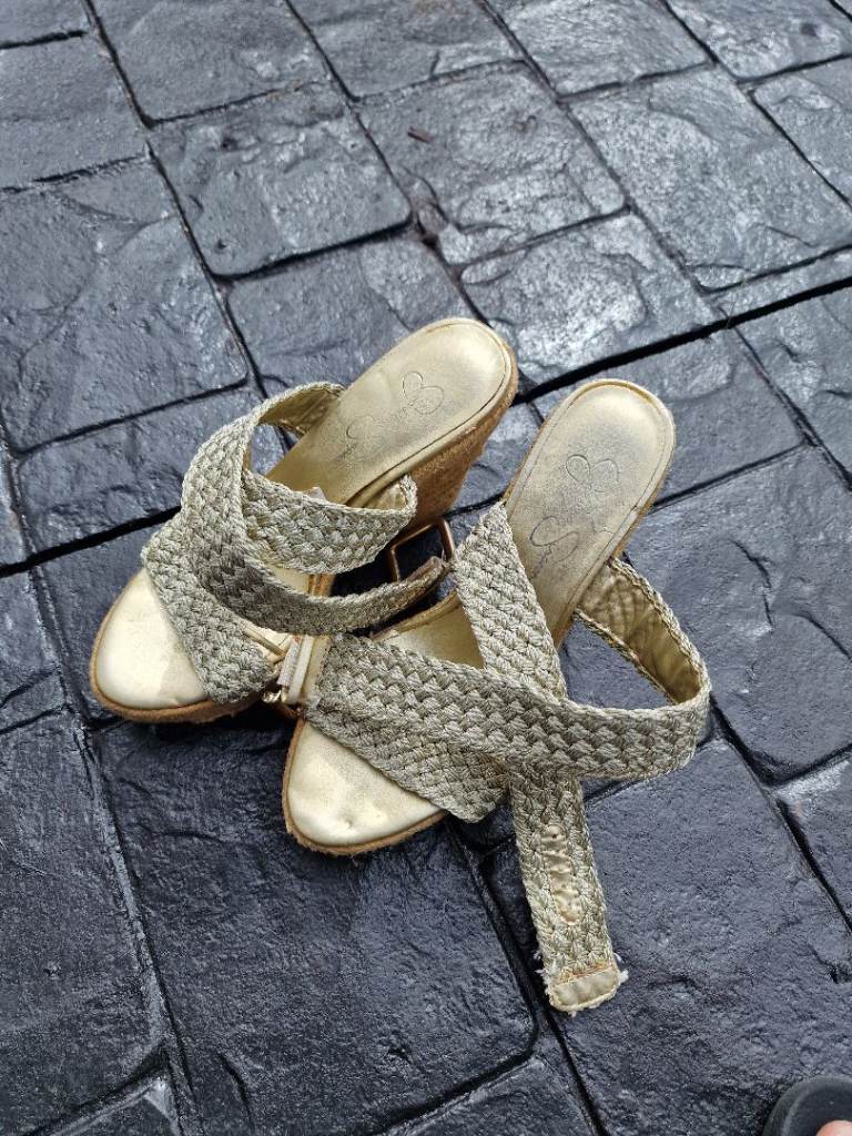 Jessica Simpson Gold Heels Size 4 – Woven Strap Design