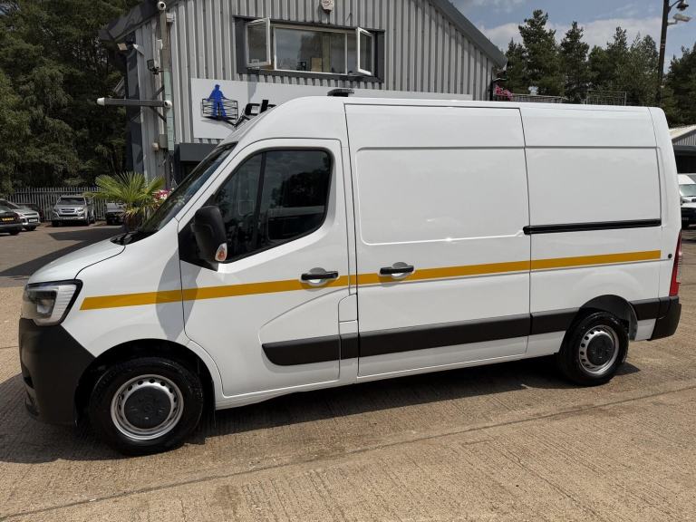 2022 Renault Master ZE Electric Panel Van - Low Miles - AO72 WFZ