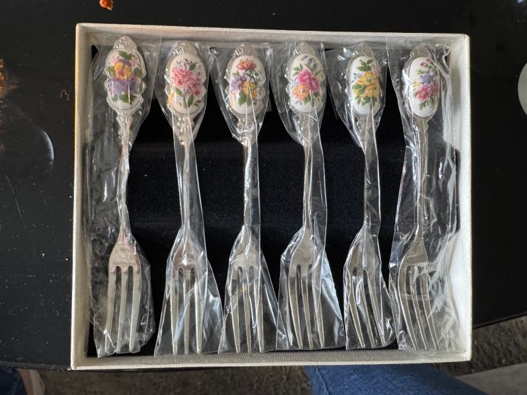 New Set of 6 Decorative Dessert Forks with Floral Handles