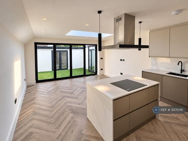 2 bedroom flat in Westfield Road, London, W13 (2 bed) (#3070761)
