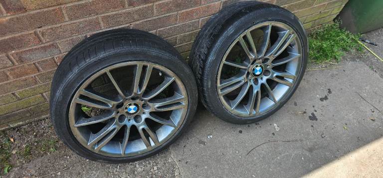 Bmw alloys with tyres
