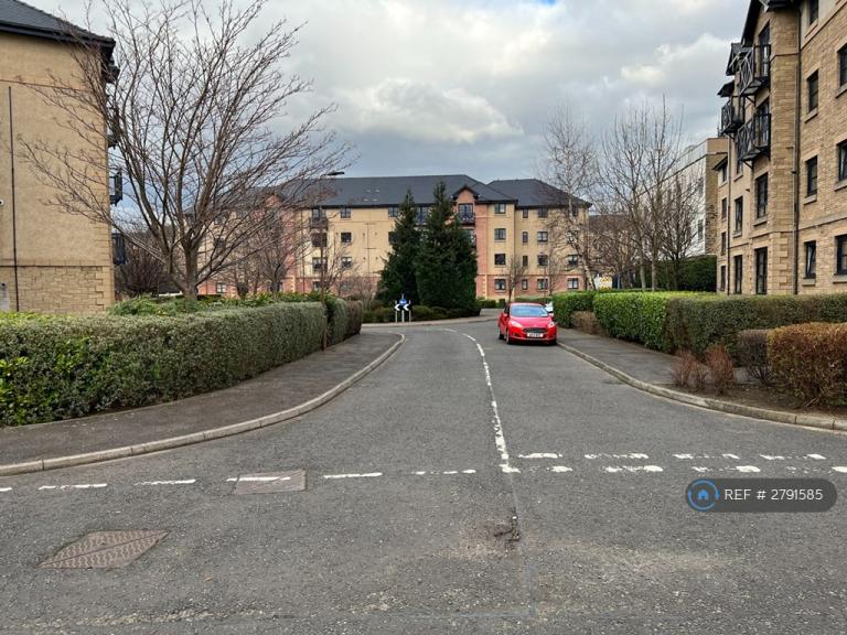 2 bedroom flat in Russell Gardens, Edinburgh, EH12 (2 bed) (#2791585)