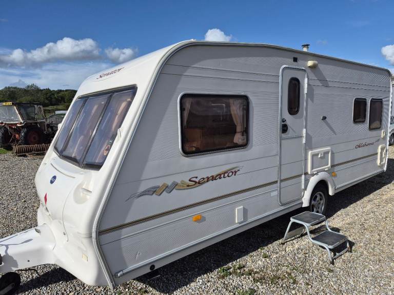 Bailey senator oakloma  2005 caravan  4 berth fixed bed 