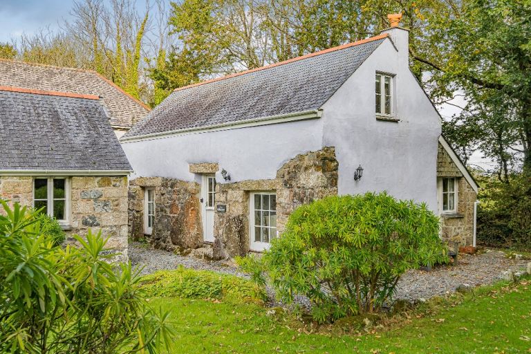 Late availability. Unique Cornish cottages.