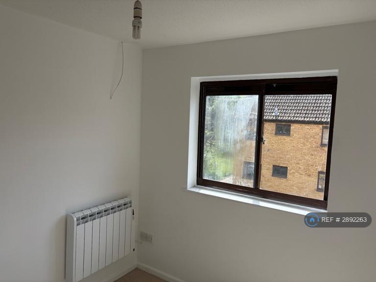1 bedroom flat in Ivel Court, Yeovil, BA21 (1 bed) (#2892263)