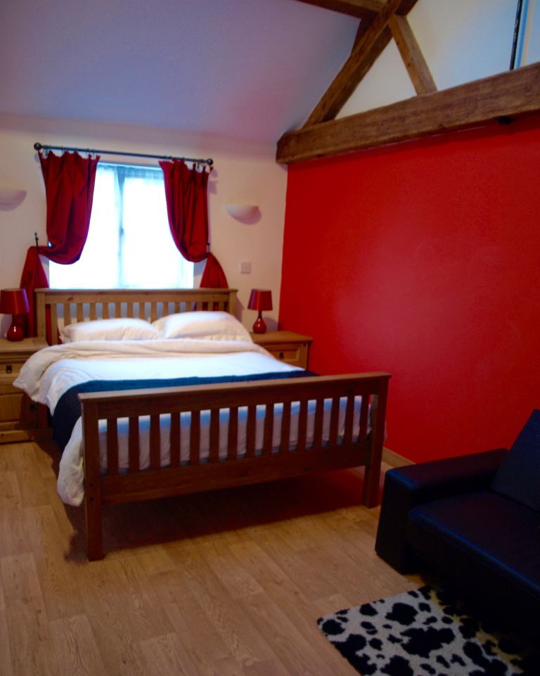 1 & 2 bed self Catering holiday barns avail Short Term inc bills Norwich Norfolk 