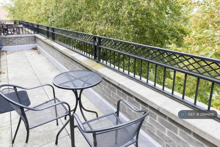 2 bedroom flat in Hobbs House, Cambridge, CB2 (2 bed) (#2994891)