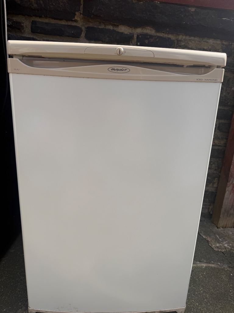 Hotpoint undercounter fridge