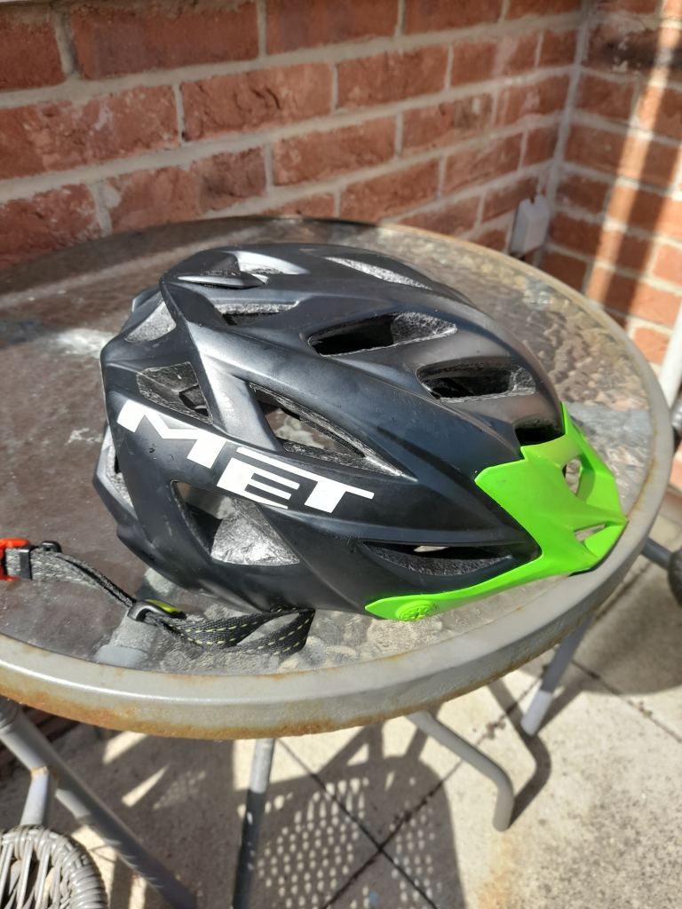 Mens MET cycle helmet size L