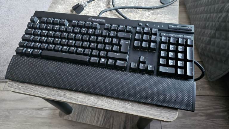 Corsair Gaming Keyboard with Wrist Rest (Lights up) PC Computer Gaming