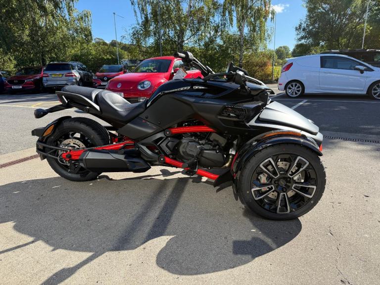 2025 Can-Am Spyder F3s 6 speed semi auto trike in black