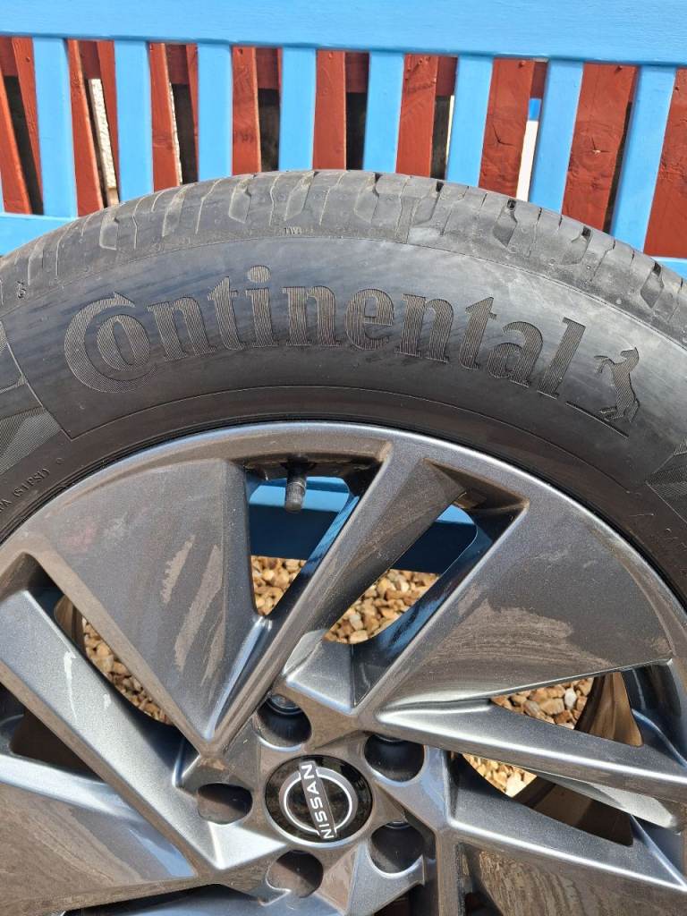 Nissan Qashqai 17inch wheel and tyre for sale