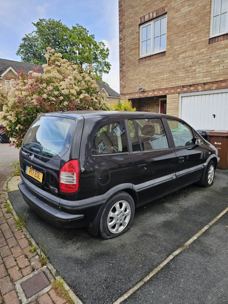 Vauxhall Zafira ... personal number plate (P17 EOL)