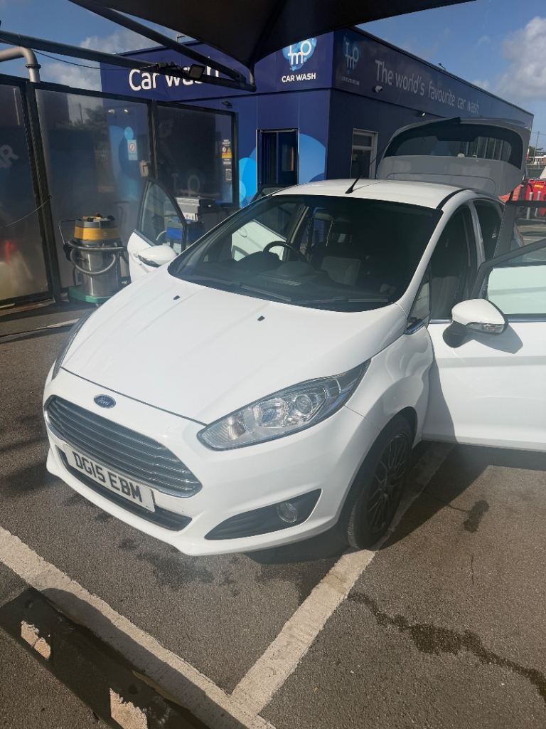 Ford, FIESTA, Hatchback, 2015, Manual, 1241 (cc), 5 doors