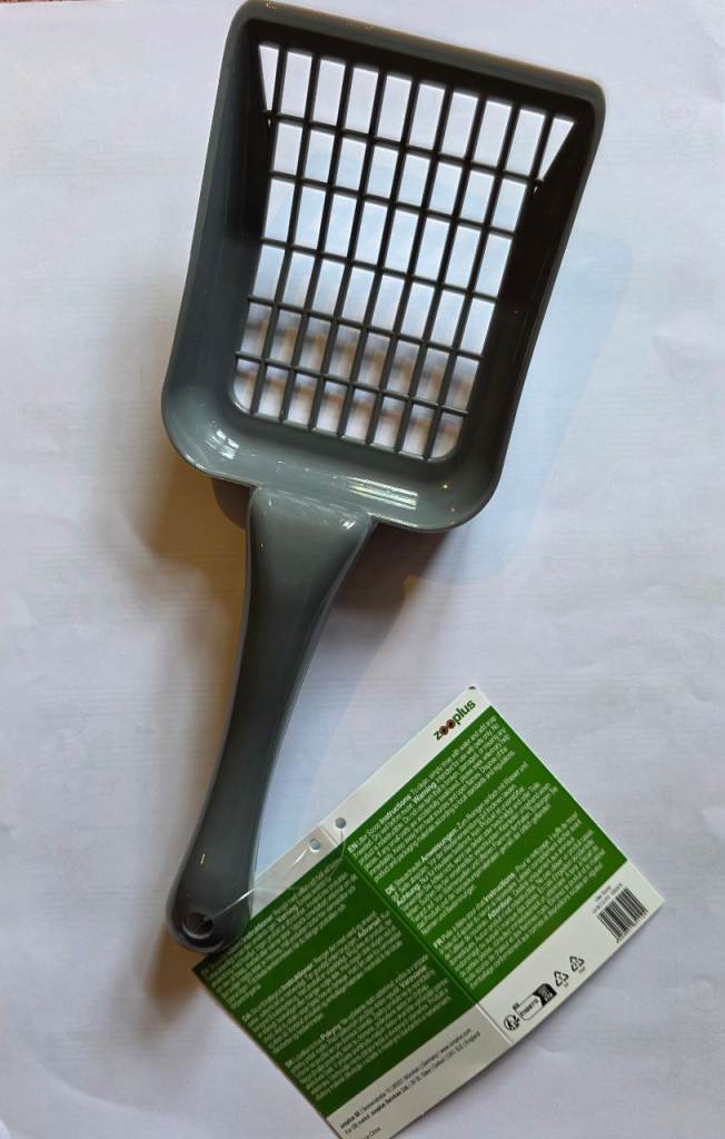 RESERVED Brand new litter scoops x4