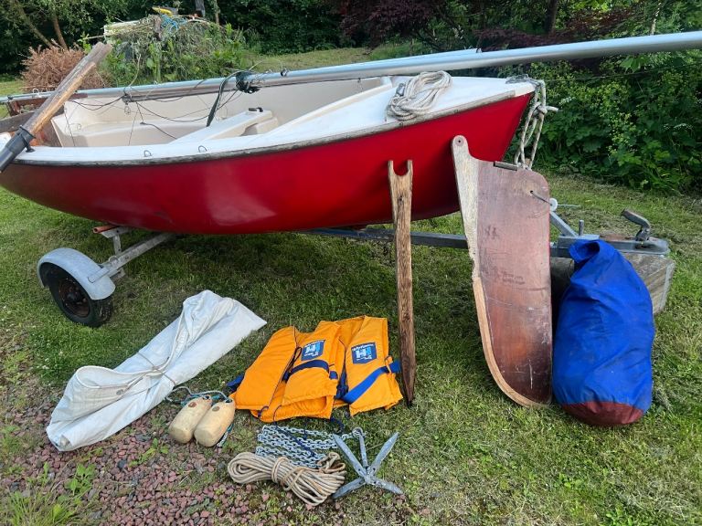 Launching trolly trailer boat fishing sailing dinghy rowing 