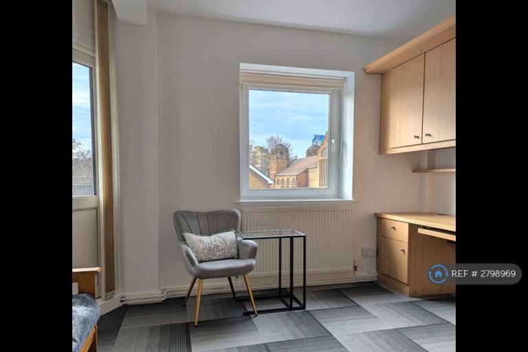 1 bedroom flat in Wade House, London, SE1 (1 bed) (#2798969)