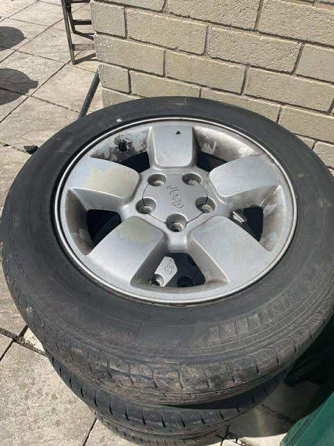 jeep grand cherokee WJ set of 4 alloy wheels & tires 225 65 17"