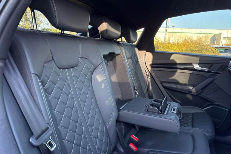 2022 Audi Q5 Edition 1 40 TDI quattro 204 PS S tronic SUV DIESEL Automatic