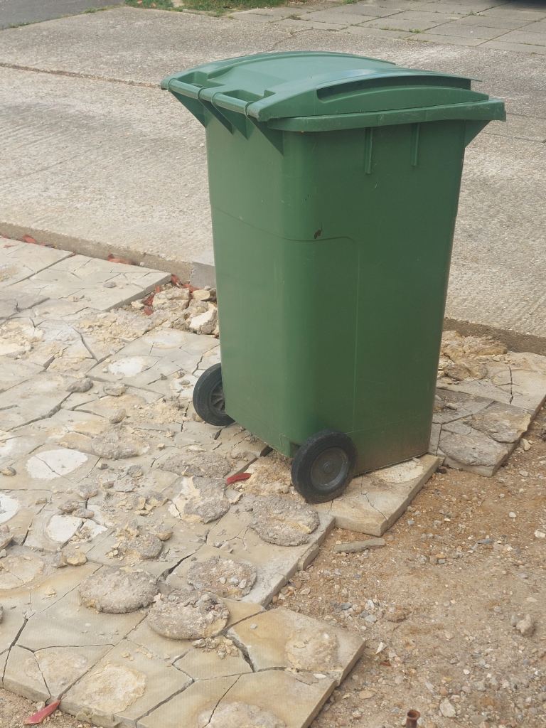Waste bin