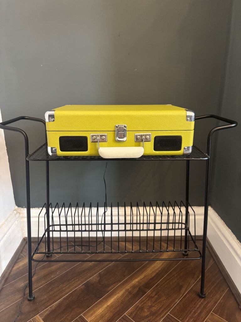 Crosley Cruiser Deluxe Turntable and stand 
