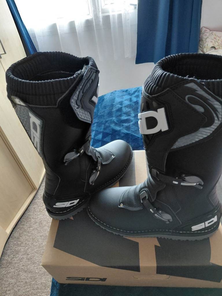Motorbike boots