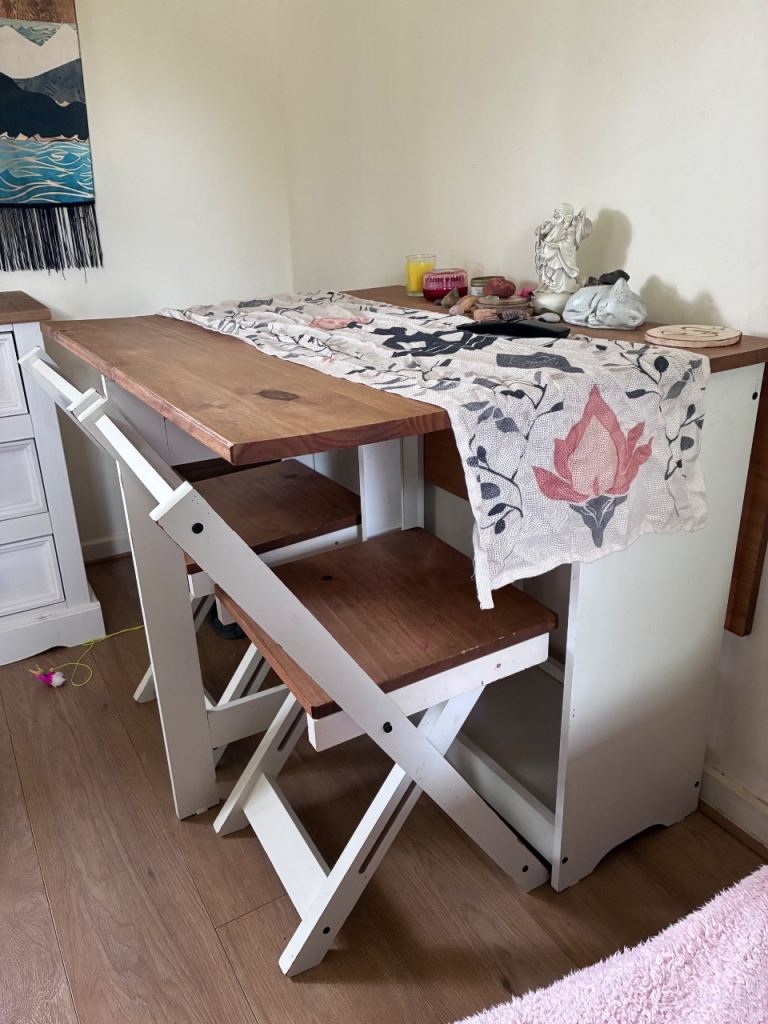 Foldable table and 4 chairs