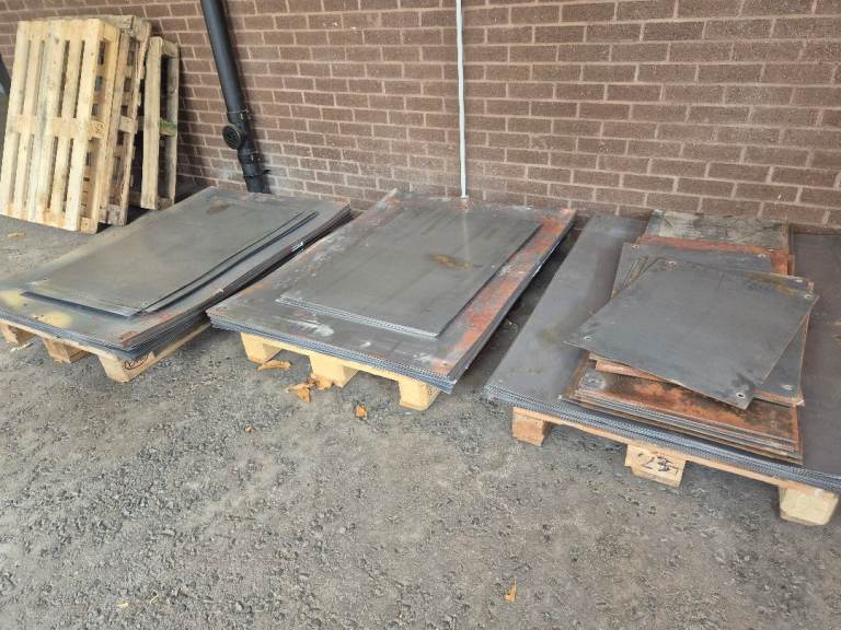 Metal Sheet Plates – Various Sizes, Used Condition