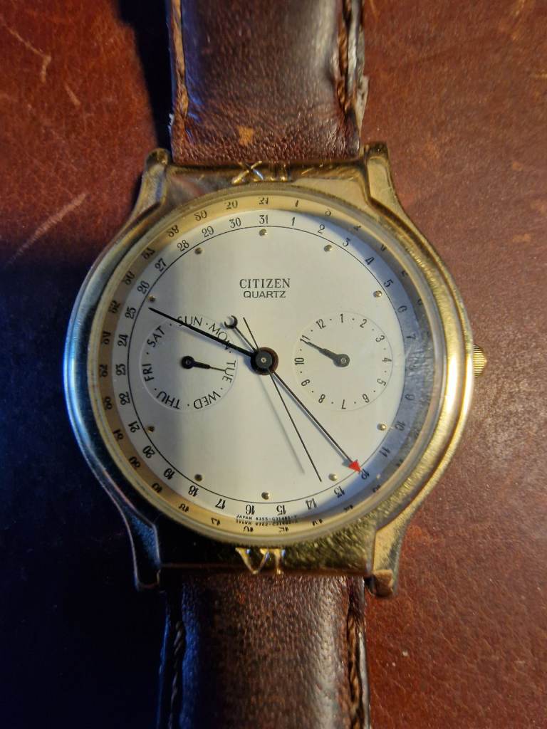 Citizen quartz mens watch, Time, sweep second, month, day/ date Model QD4082-19A