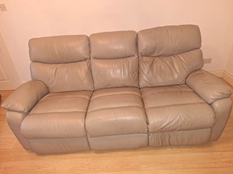 Comfortable 3-Seater & 2 Sater Grey Leather Sofa – Good Condition