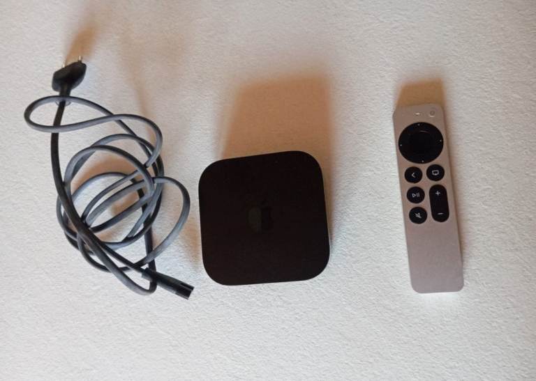 📦🚚Apple TV 4K with Remote and Cable – As Good As New