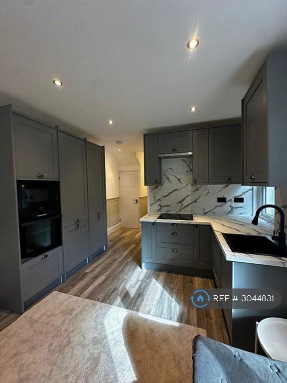 2 bedroom flat in Brancaster Road, London, SW16 (2 bed) (#3044831)