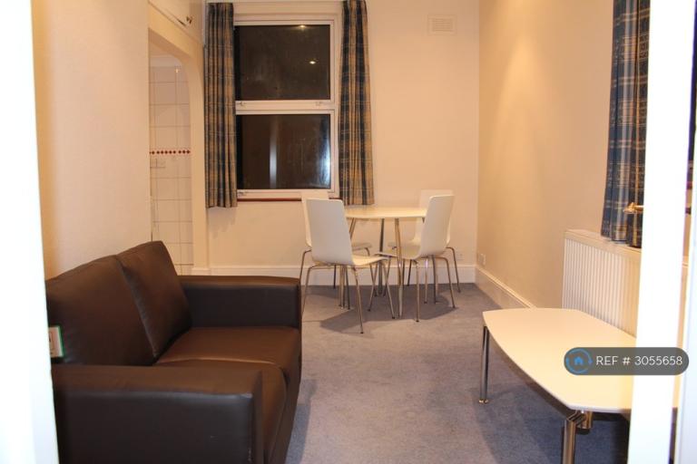 1 bedroom flat in Willesden Green, London, NW2 (1 bed) (#3055658)