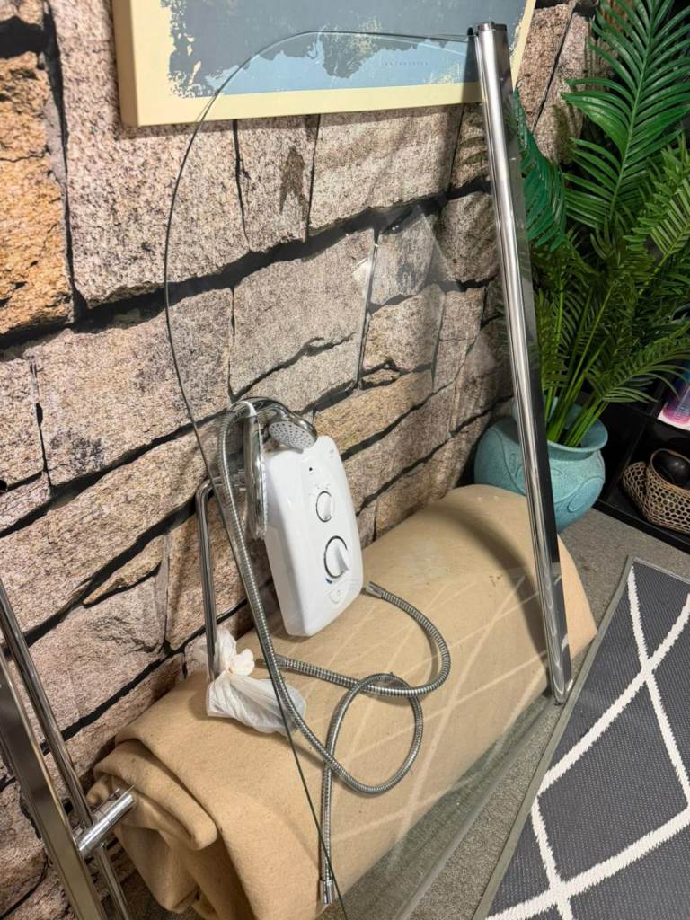 Electric Shower & screen 