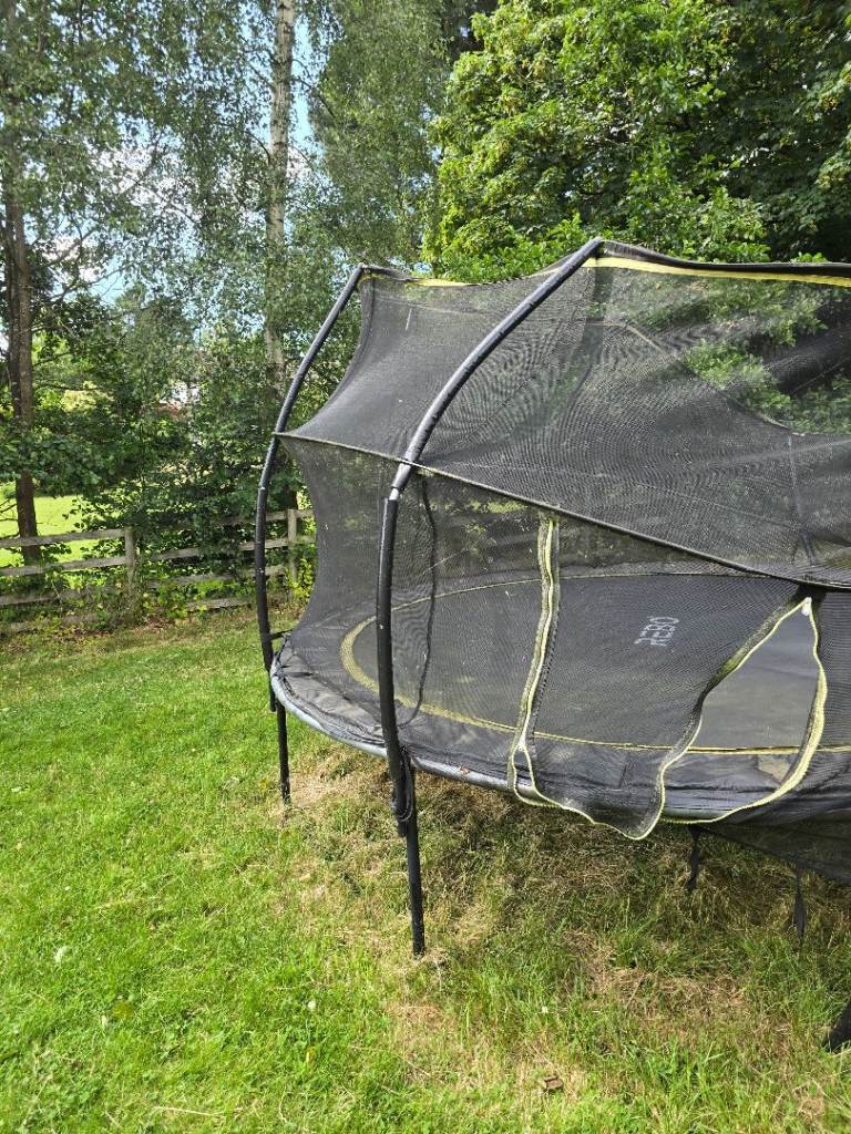 16ft Trampoline in good order apart from the frame of the safety net