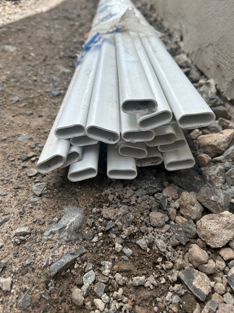 Oval wire conduit x 19 brand new