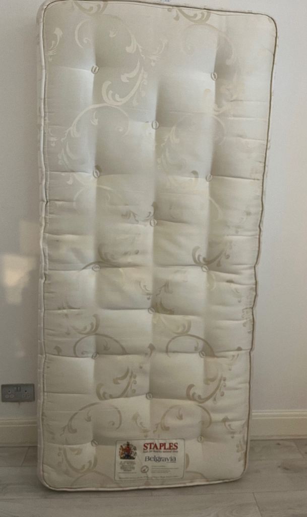 Single standard mattress in very good condition 