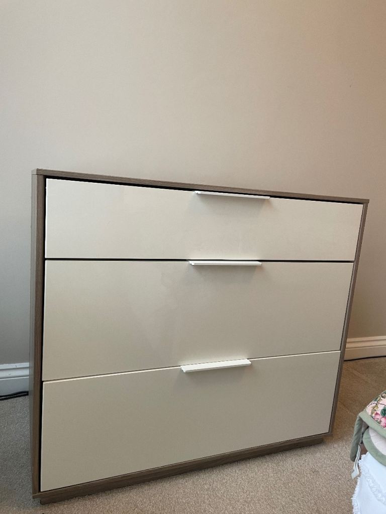Modern 3-Drawer Chest – Gloss White & Oak Finish