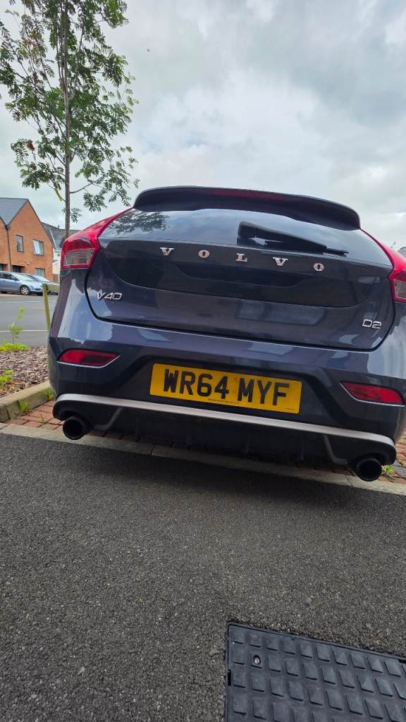 Volvo V40 R-Design (Nav) – New MOT & New Tires