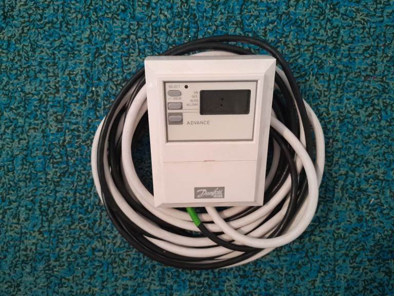 Danfoss 103ES 24 Hour Or Weekday/weekend Electronic Timeswitch