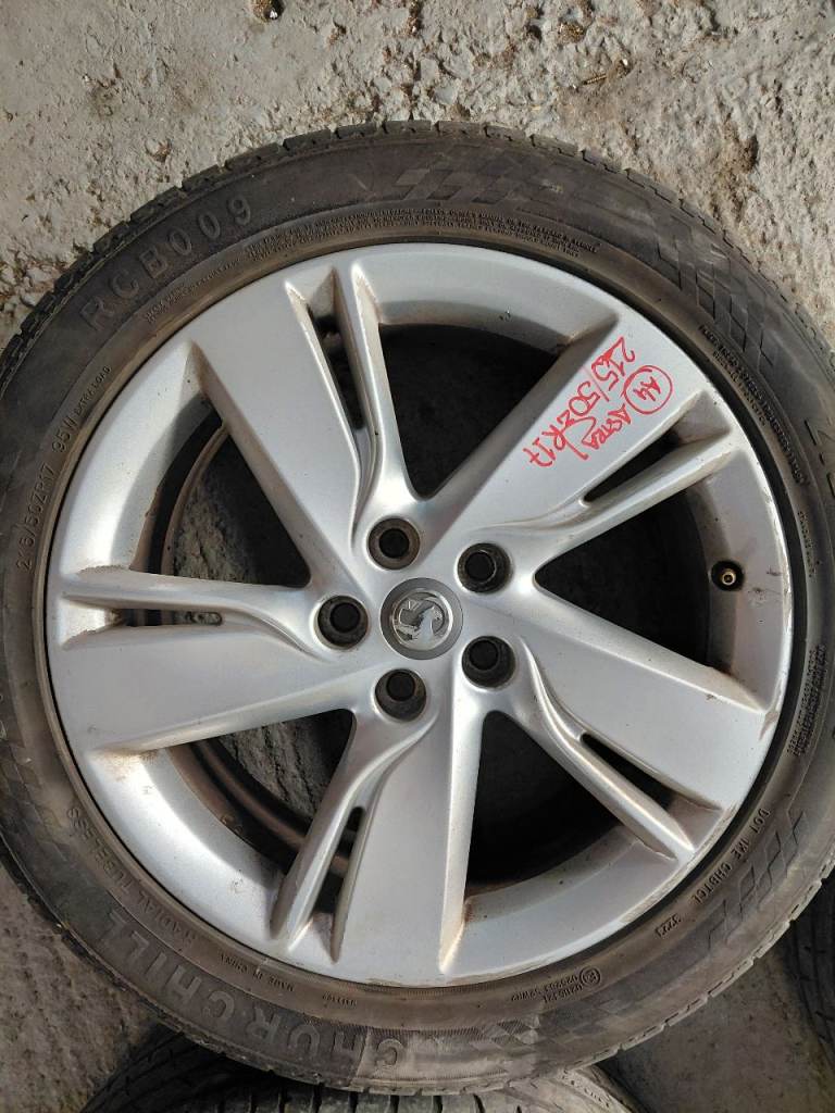 SALE !  VAUXHALL ASTRA J	 1.4p 2009-15  ALLOY WHEELS w. TYRES ;  215/50Z R17	