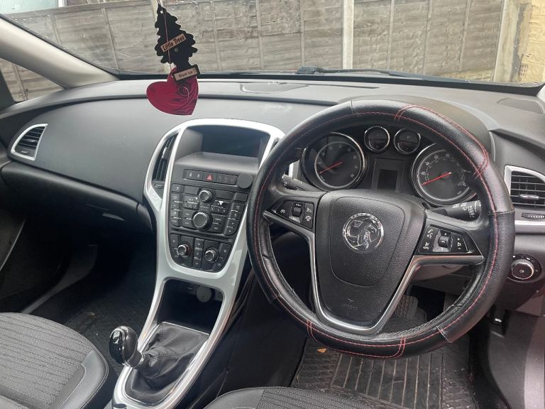 VAUXHALL ASTRA 1.4 EXCITE 120k 15 REG 5 DOOR