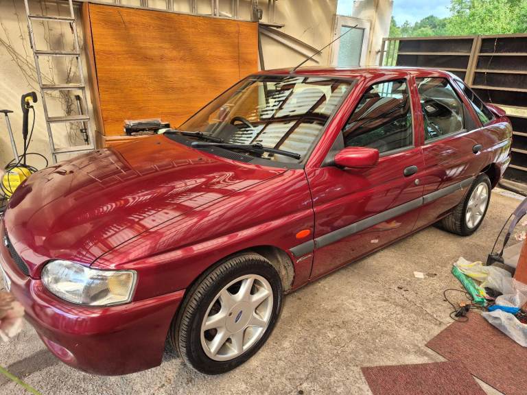 Ford, ESCORT, Hatchback, 2000, Manual, 1597 (cc), 5 doors