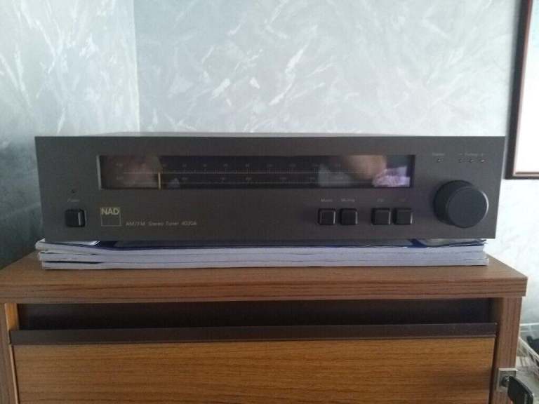 NAD HI-FI TUNER 4020A